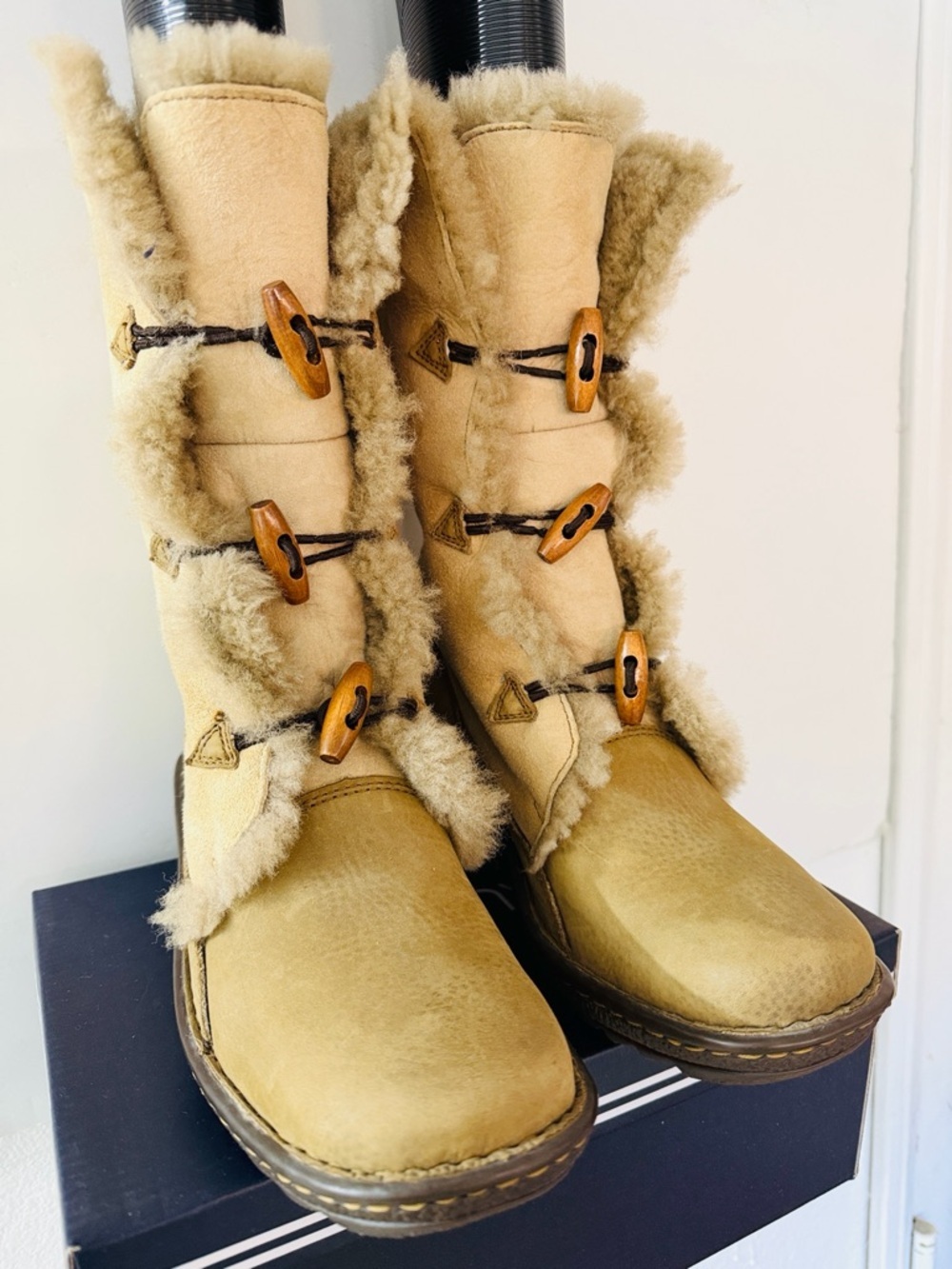 Børn Concept Tan Suede Shearling Fur Lined Winter Boots Wedge Toggle Mid Calf - Picture 4 of 11